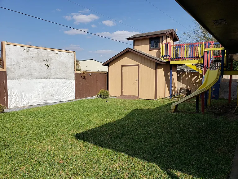 2013 Rebecca Dr S — Photo 15