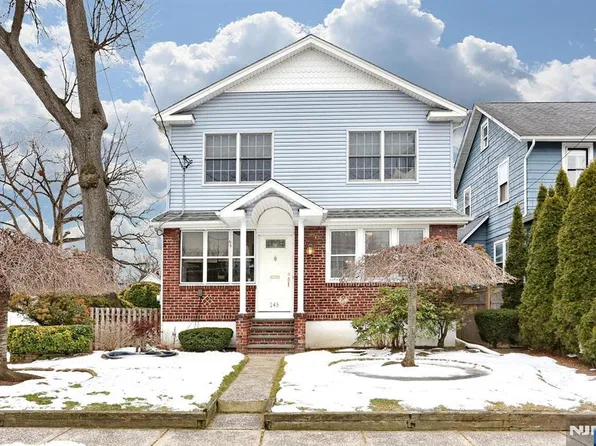 245 Manhattan Ter, Dumont, NJ 07628
