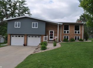 611 W 21st St, Carroll, IA 51401