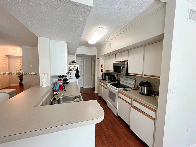 151 SW 117th Ave #9207 — Photo 7