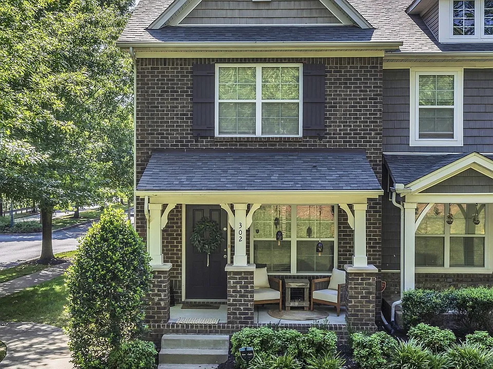 302 Mapleton Aly