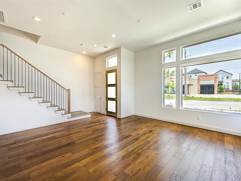 2418 Gray St — Photo 6