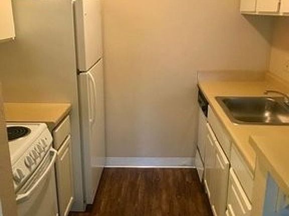3rd image of 456 Nash St Unit 8