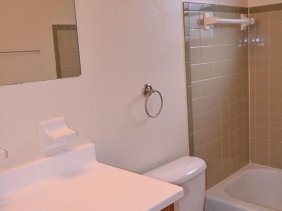 5th image of 3102 W Varn Ave APT B