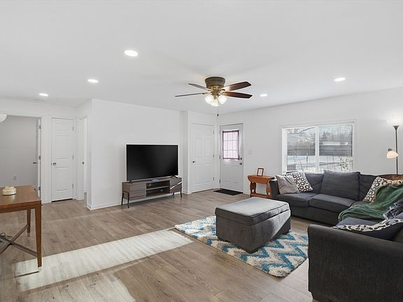 4th image of 42380 N Lake Dr