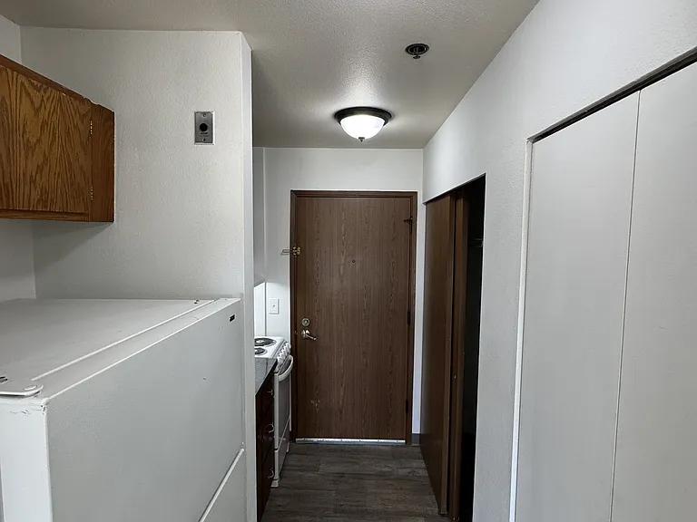 Bryn Mawr Plaza Apartments — Photo 3