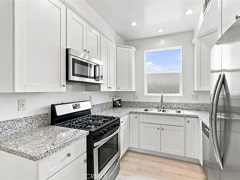 15340 Lassen St — Photo 4