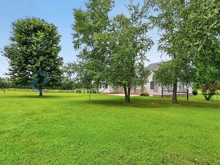 720 Rock Springs Rd — Photo 11