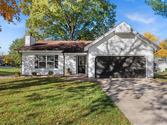 680 Lakewood Dr, Lake Saint Louis, MO 63367