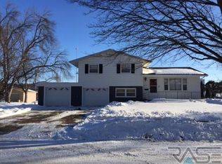1013 E Pam Rd, Sioux Falls, SD 57105