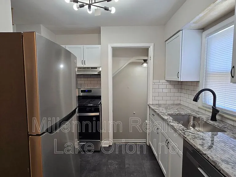 136 W Princeton Ave — Photo 10