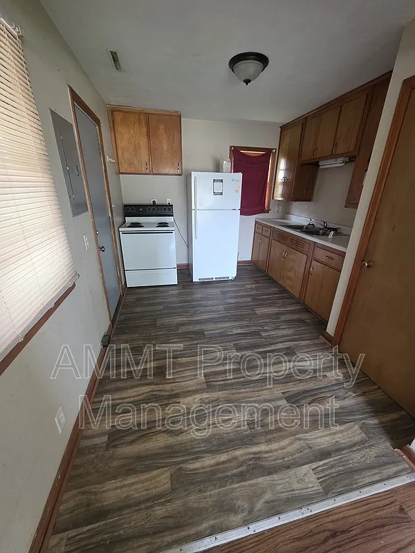 2 bed, 1.0 bath, $1,125 — Photo 2