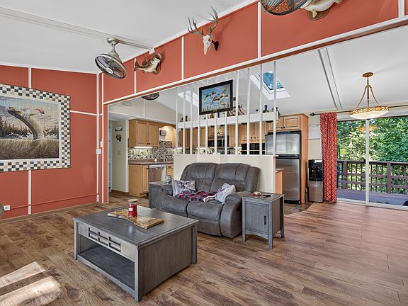 5th image of 1669 Lakeside Ct