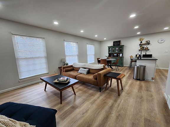5th image of 2476 Payne Cir E
