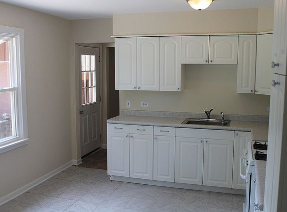 4th image of 1109 Hillwood Cir