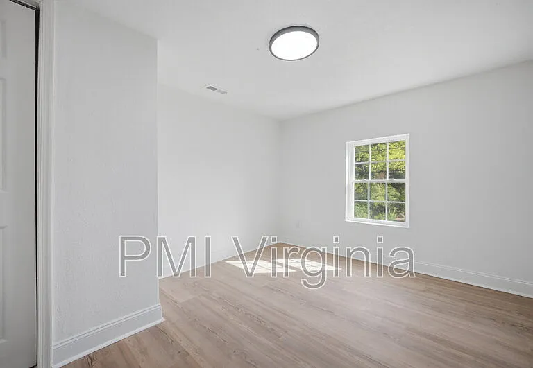 307 N 4th St — Photo 22
