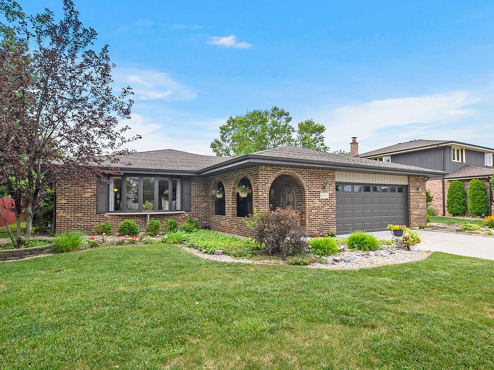 1st image of 8955 Linden Dr