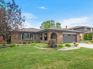 8955 Linden Dr, Tinley Park, IL 60487