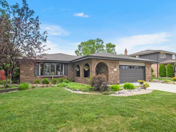 8955 Linden Dr, Tinley Park, IL 60487