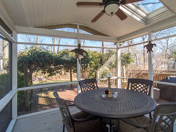 2nd image of 318 N Putney Way