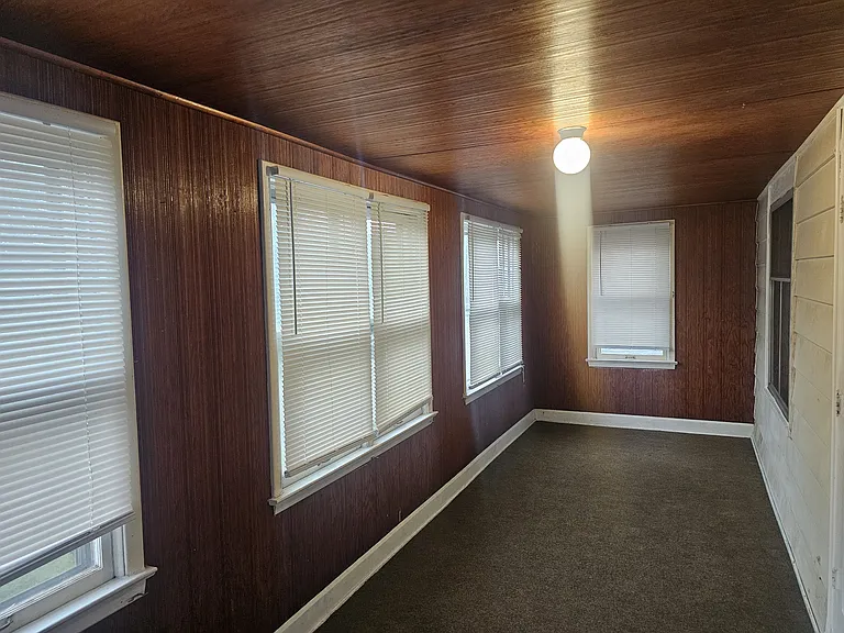 3518 Schiller Ave #UPSTAIRS — Photo 22