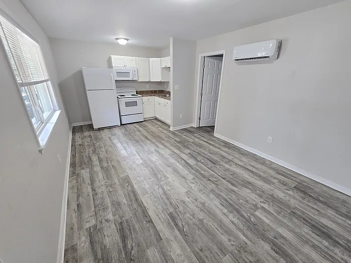 852 Little Bay Ave #1 — Photo 4