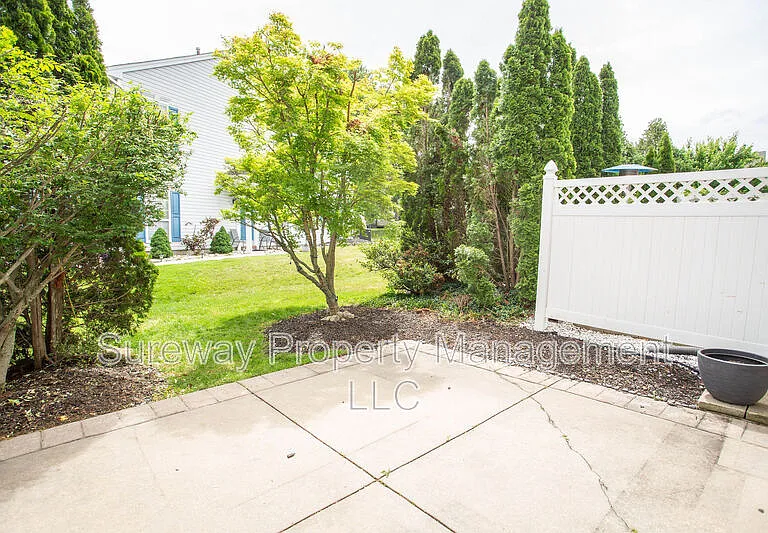 605 Doral Dr — Photo 38