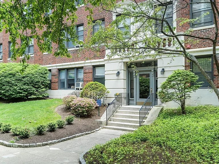 137 Englewood Ave #5 — Photo 32
