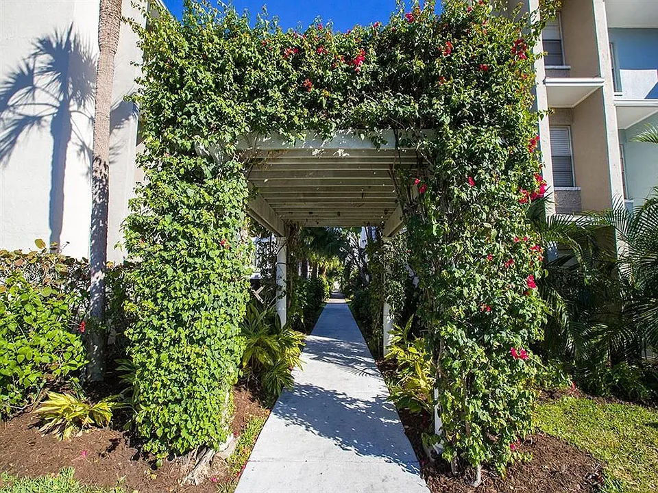 The Laurels apartments community photo