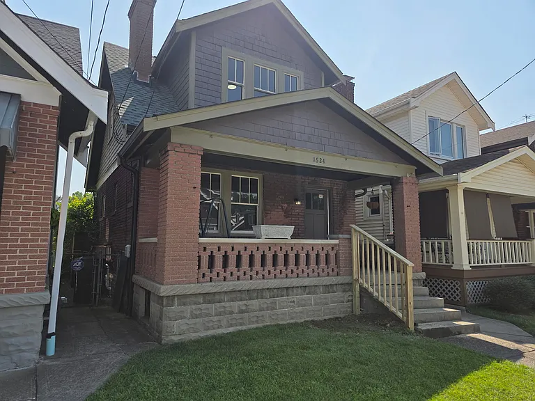 1624 Woodburn Ave — Photo 1