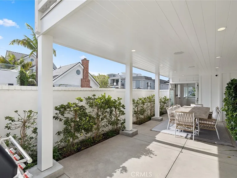 300 Coral Ave — Photo 15