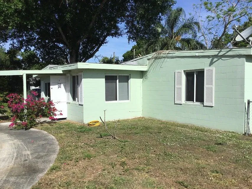 3 bed, 1.0 bath, 1076 sqft, $1,895 — Photo 1