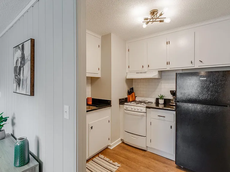2742 Montgomery Ave — Photo 8