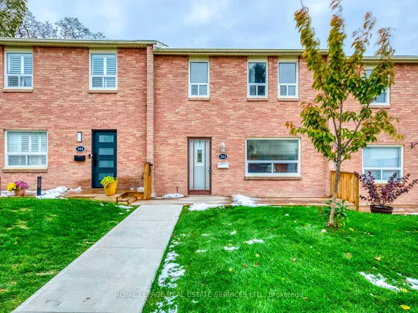 1055 Shawnmarr Rd #202, Mississauga, ON L5H 3V2