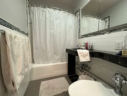 Rented by Keller Williams NYC | media 23