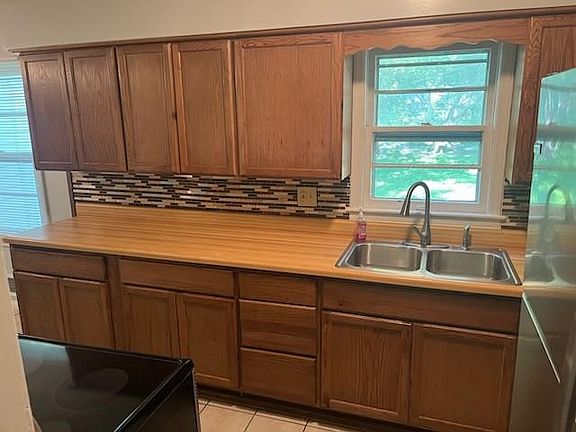 3rd image of 508 SE Independence Ave