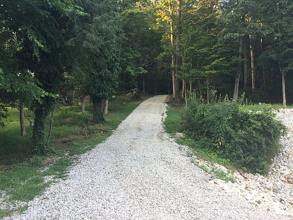 Drive to outbuilding 