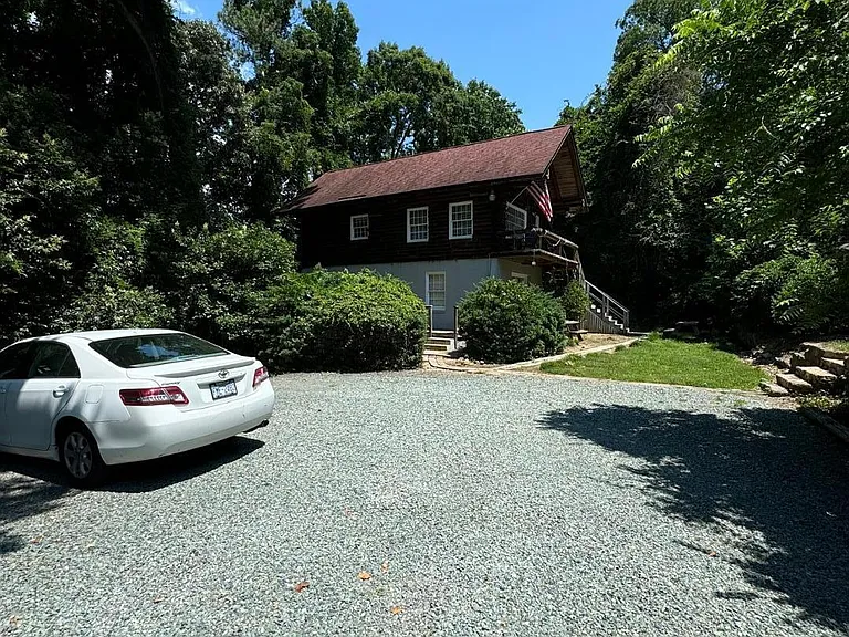 602 S Columbia St — Photo 12
