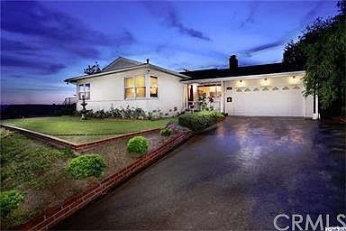 1st image of 907 Irving Dr