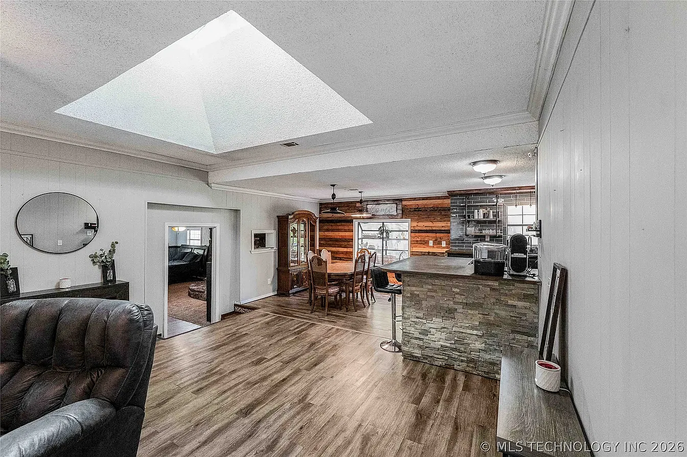 4 bed, 1951 sqft, $1,300 — Photo 2