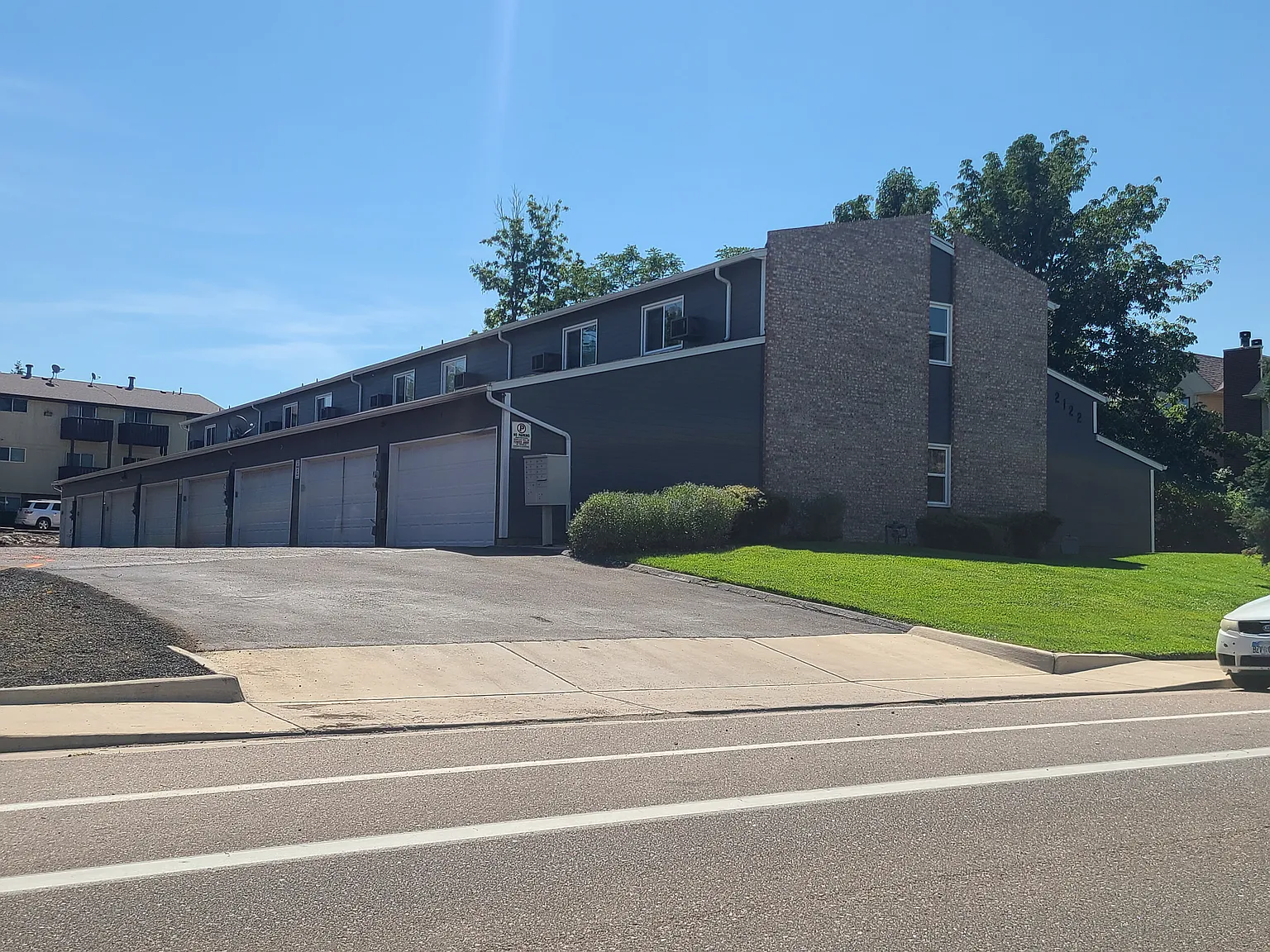 3 bed, 2.5 bath, 1700 sqft, $2,400 — Photo 1