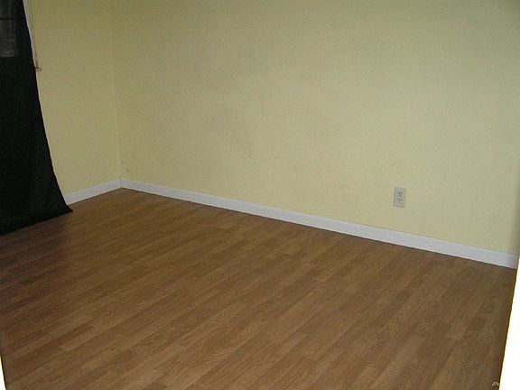 INTERIOR 4