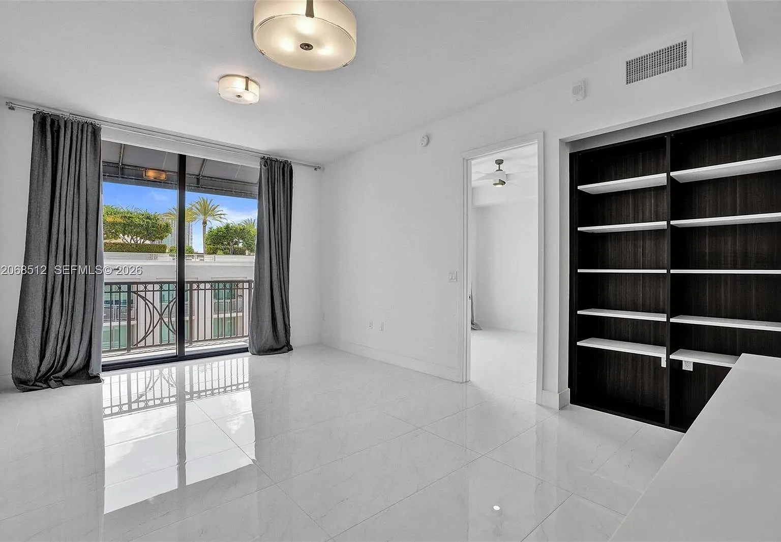 Merrick Manor Condo — Photo 4