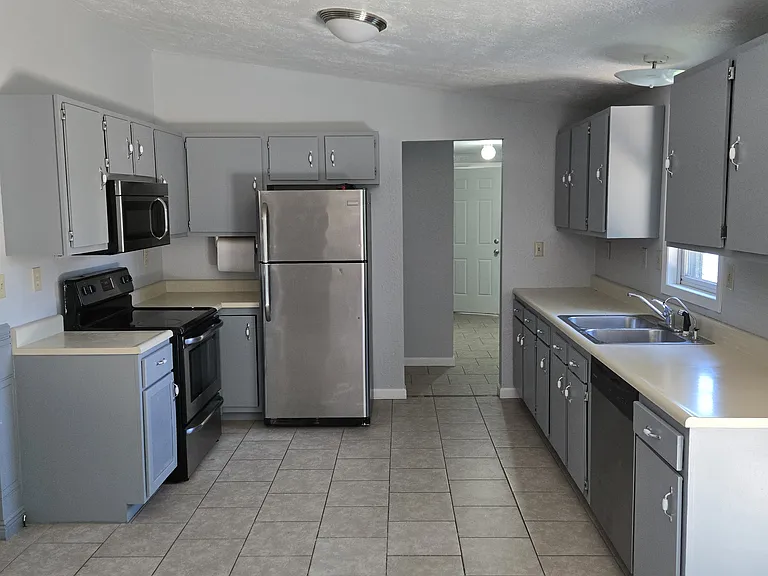5015 Highland Dr — Photo 4