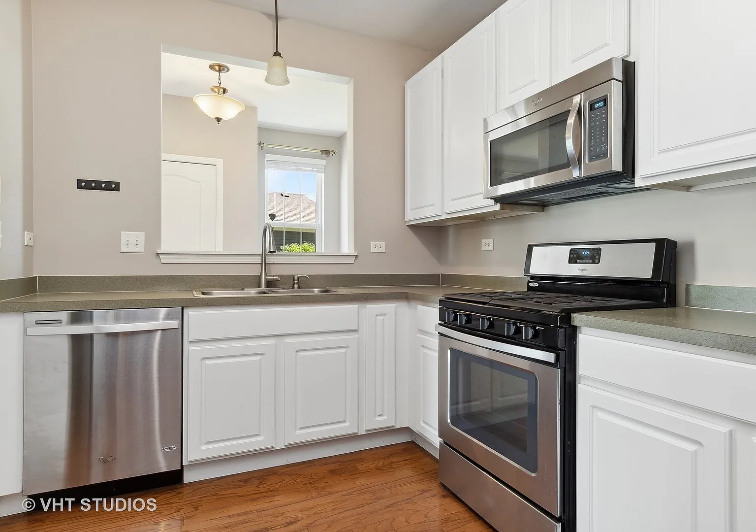 2 bed, 1200 sqft, $2,350 — Photo 3