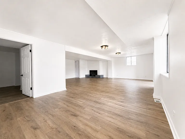 3202 W Birkshire Dr — Photo 32