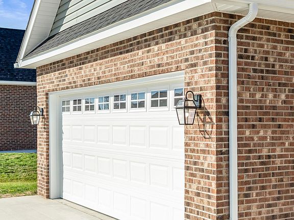 3rd image of 62 Fossil Dr