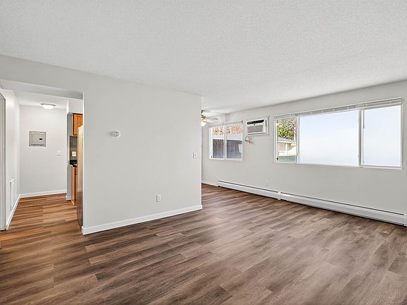 4th image of 2720 Rosalyn Ct APT 103