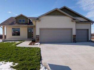 2502 E 47th St, Des Moines, IA 50317