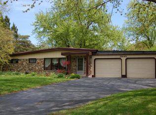 3840 Woodmount Dr, Brookfield, WI 53005